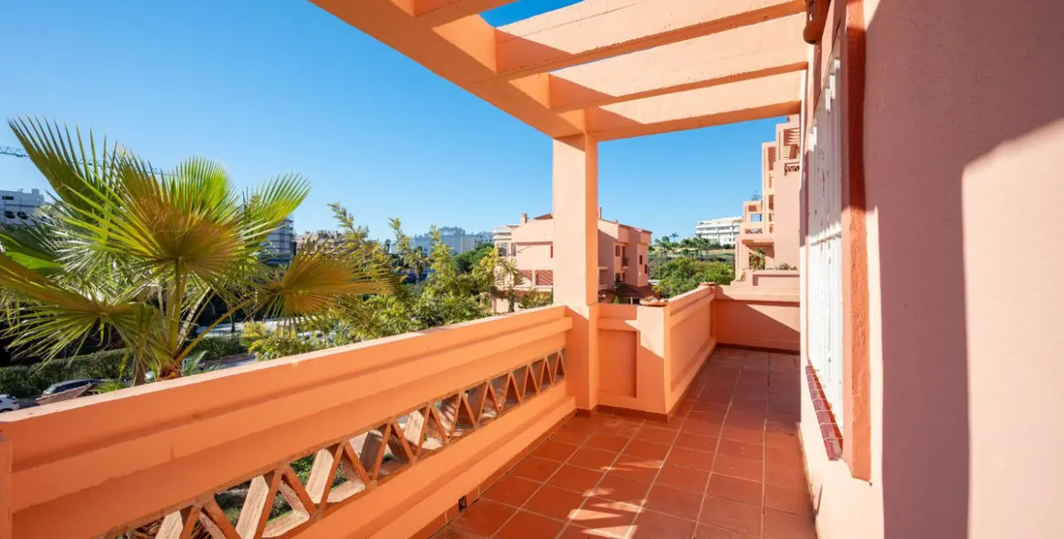 Продажа апартаментов на первом этаже в El Faro 22