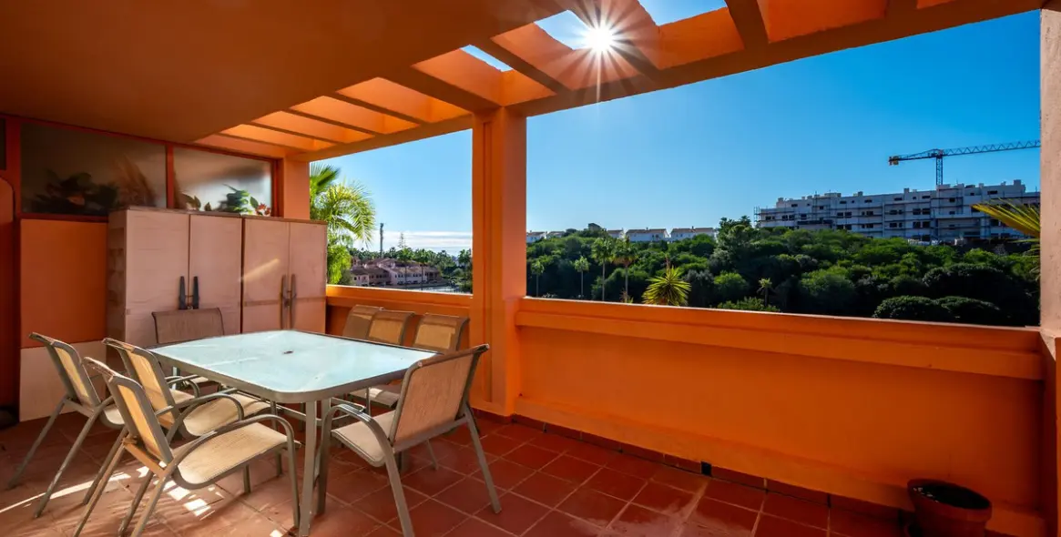 Продажа апартаментов на первом этаже в El Faro 24