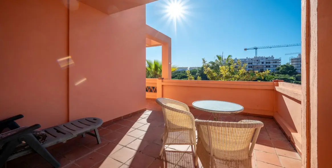 Продажа апартаментов на первом этаже в El Faro 25