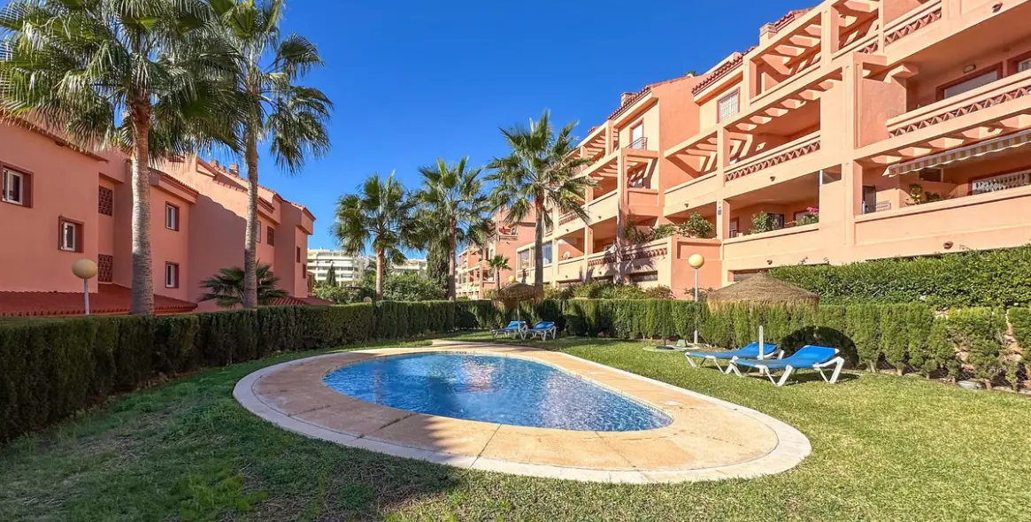 Продажа апартаментов на первом этаже в El Faro 27