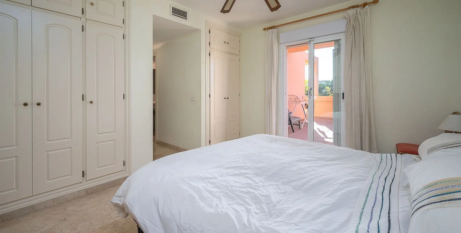 Venta de apartamento en planta baja en El Faro 14
