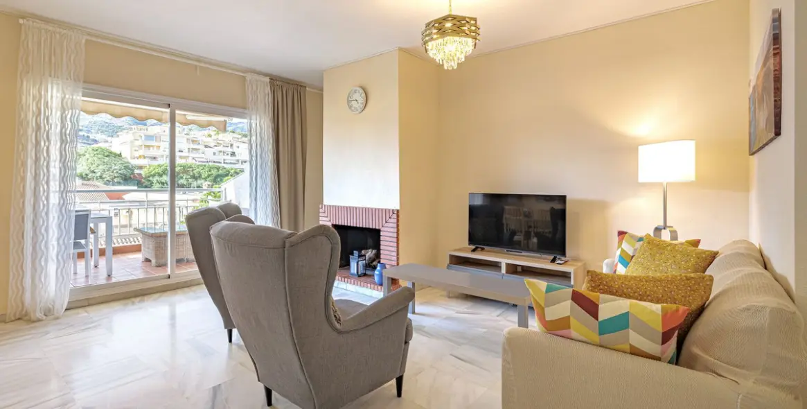 Sale of middle floor apartment in Benalmadena 1