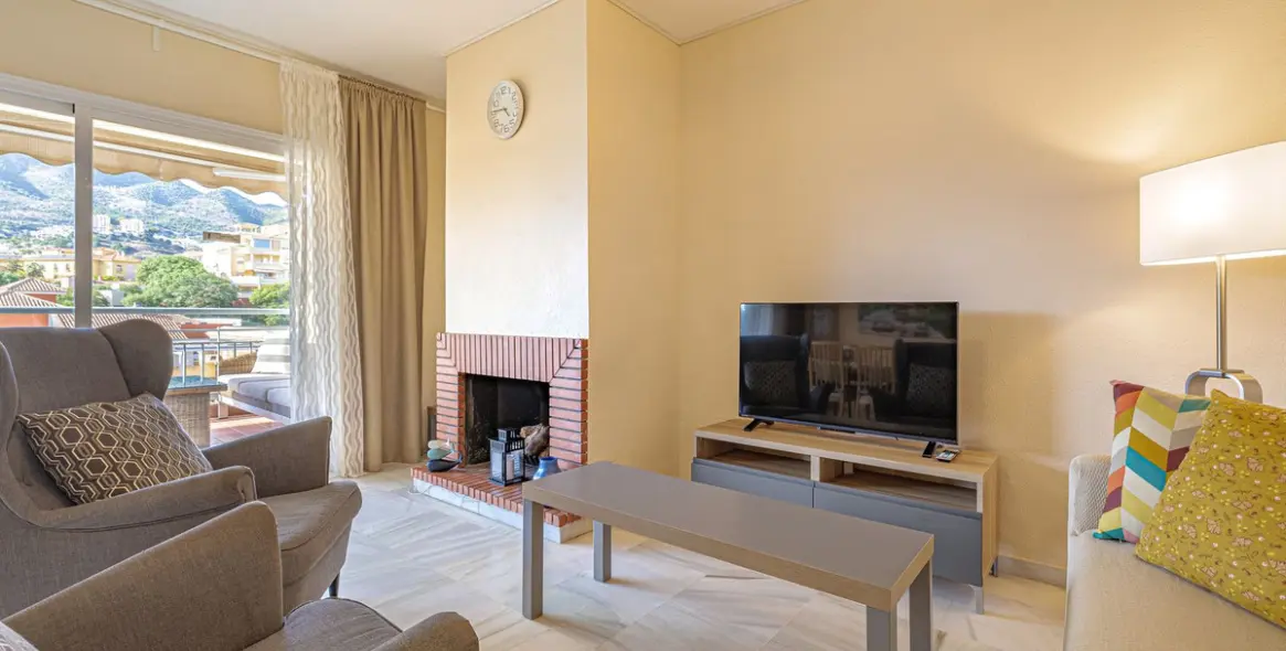 Sale of middle floor apartment in Benalmadena 2