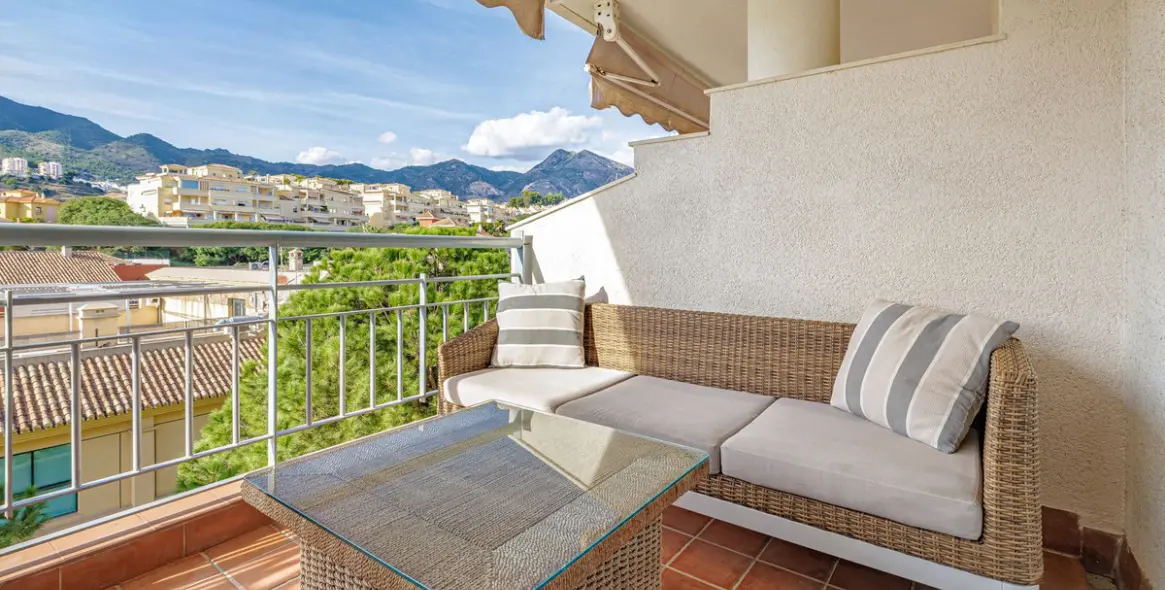 Sale of middle floor apartment in Benalmadena 12
