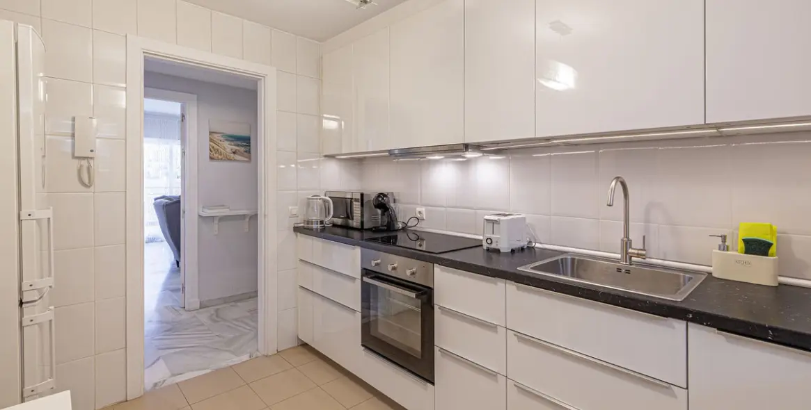 Sale of middle floor apartment in Benalmadena 17