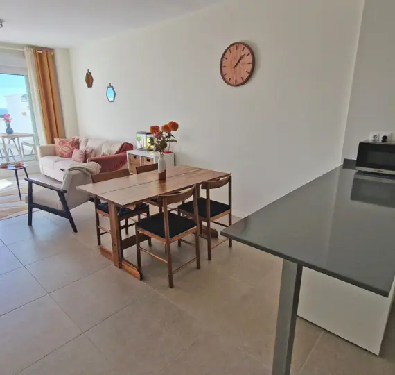 Middle floor apartment R5218075