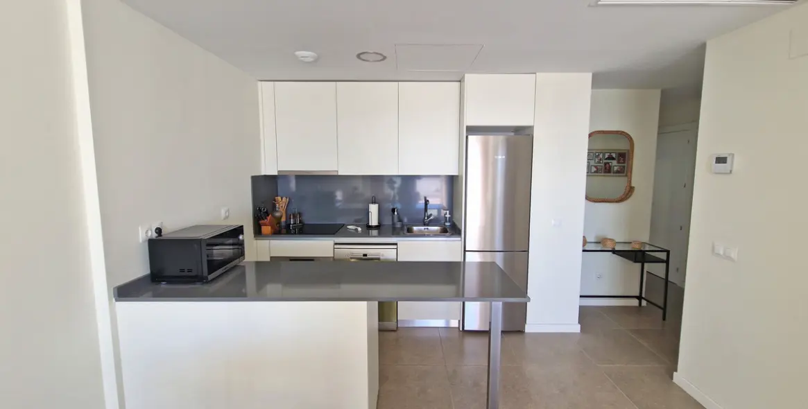 Sale of middle floor apartment in Estepona 4