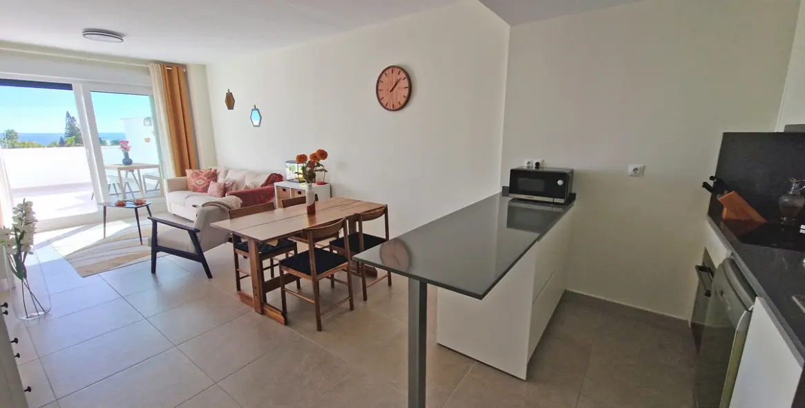 Sale of middle floor apartment in Estepona 8