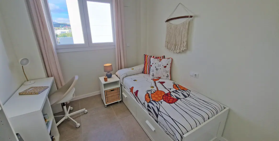 Sale of middle floor apartment in Estepona 11