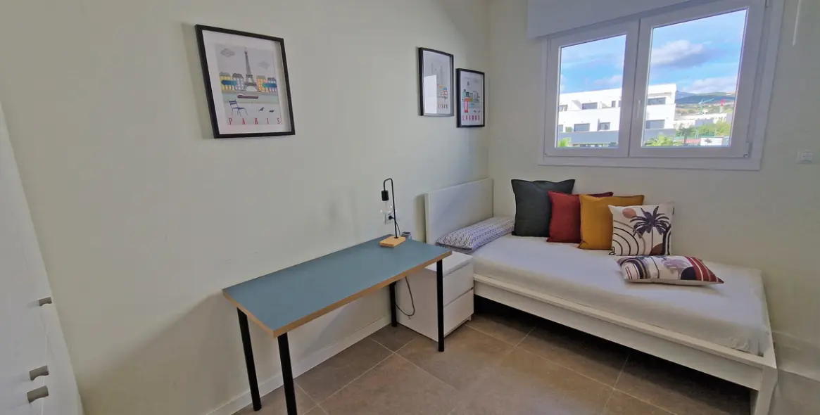 Sale of middle floor apartment in Estepona 12