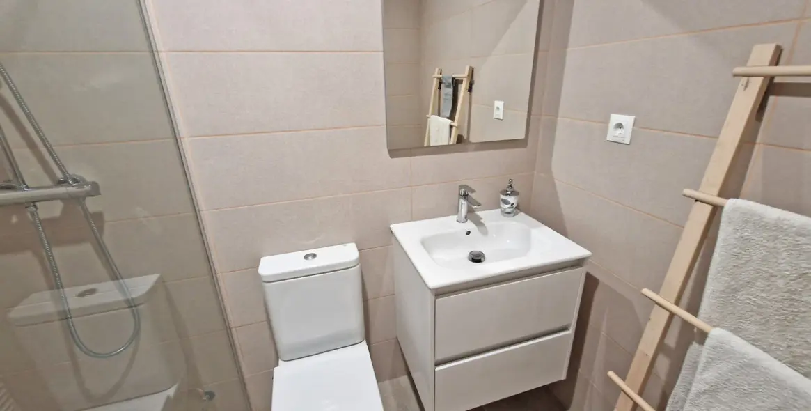 Sale of middle floor apartment in Estepona 14
