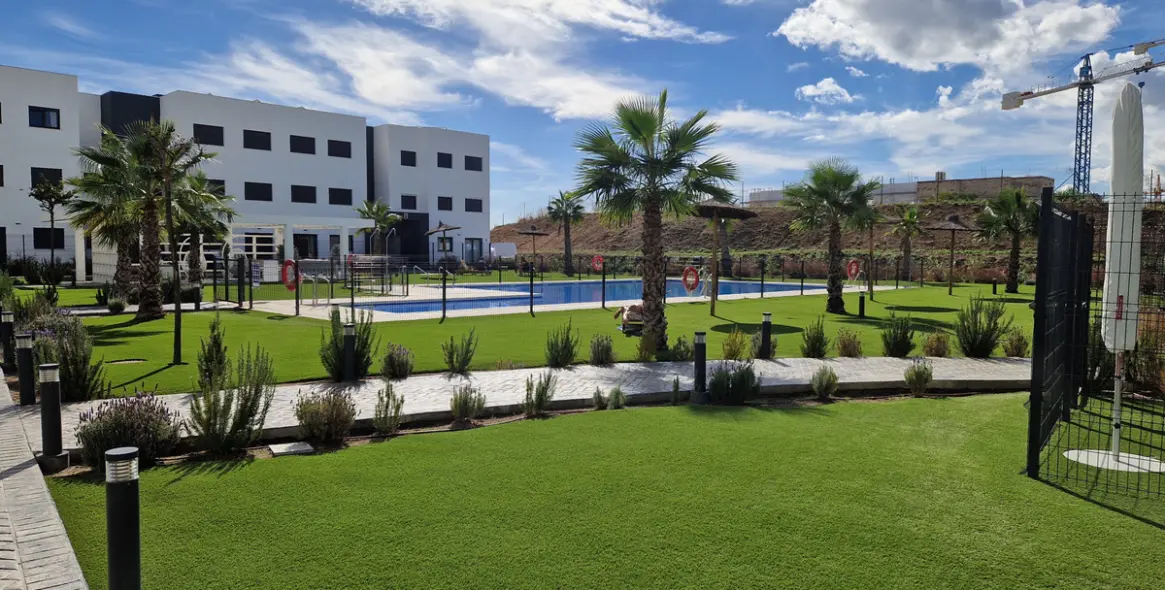 Sale of middle floor apartment in Estepona 16
