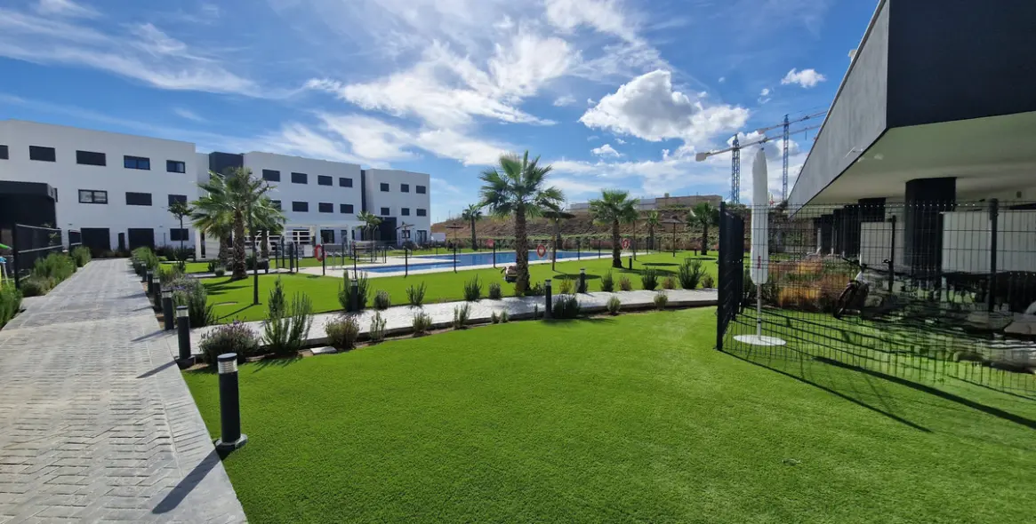 Sale of middle floor apartment in Estepona 19