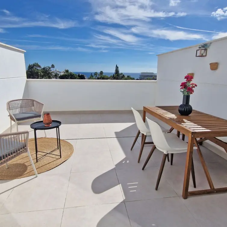 Sale of middle floor apartment in Estepona