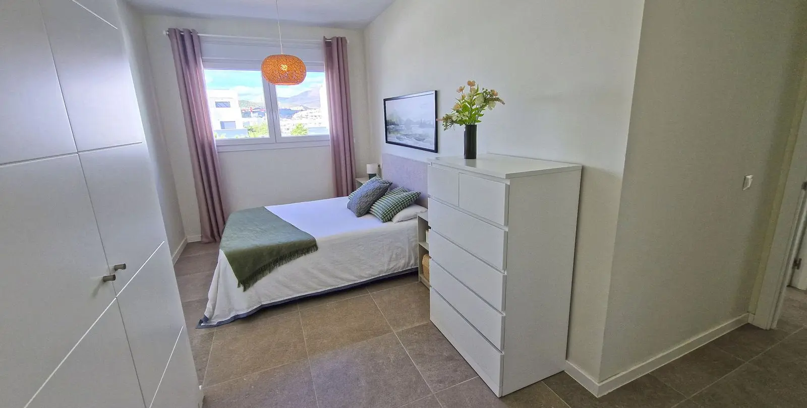 Sale of middle floor apartment in Estepona 5