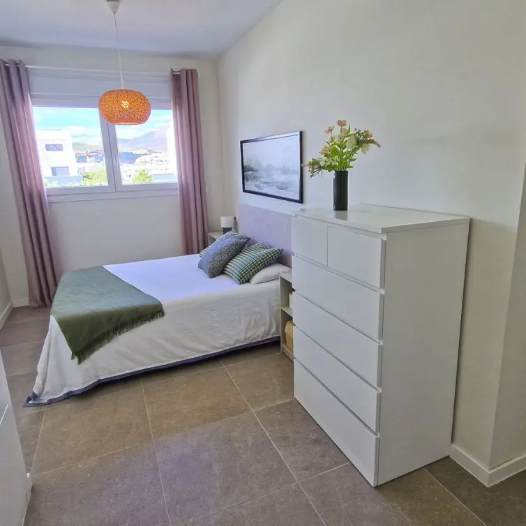 Sale of middle floor apartment in Estepona