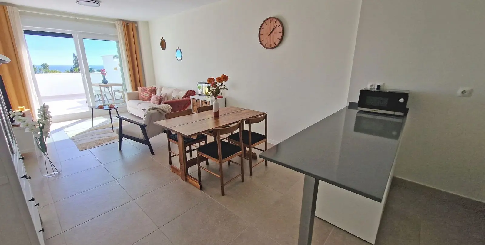 Sale of middle floor apartment in Estepona 6