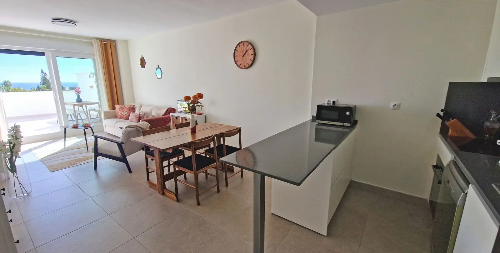 Sale of middle floor apartment in Estepona 8