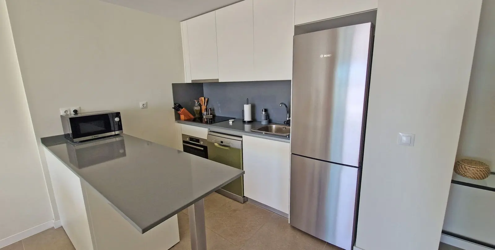 Sale of middle floor apartment in Estepona 10