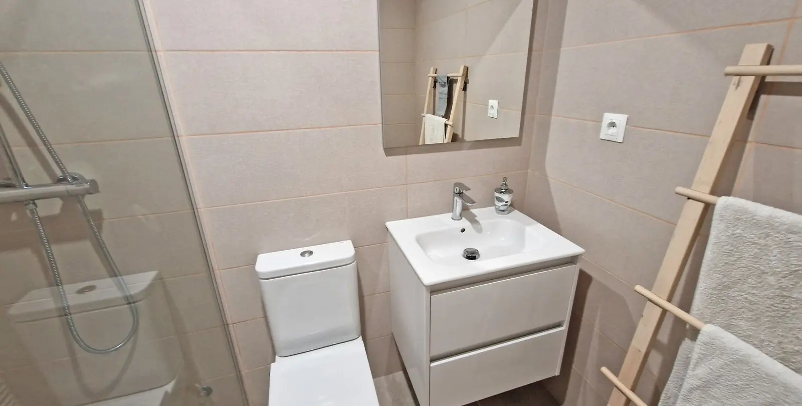 Sale of middle floor apartment in Estepona 14