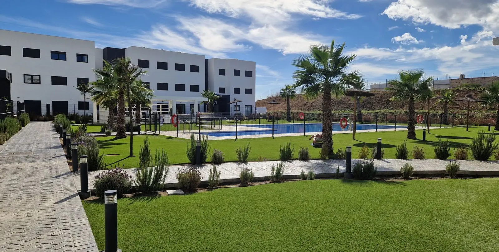 Sale of middle floor apartment in Estepona 18