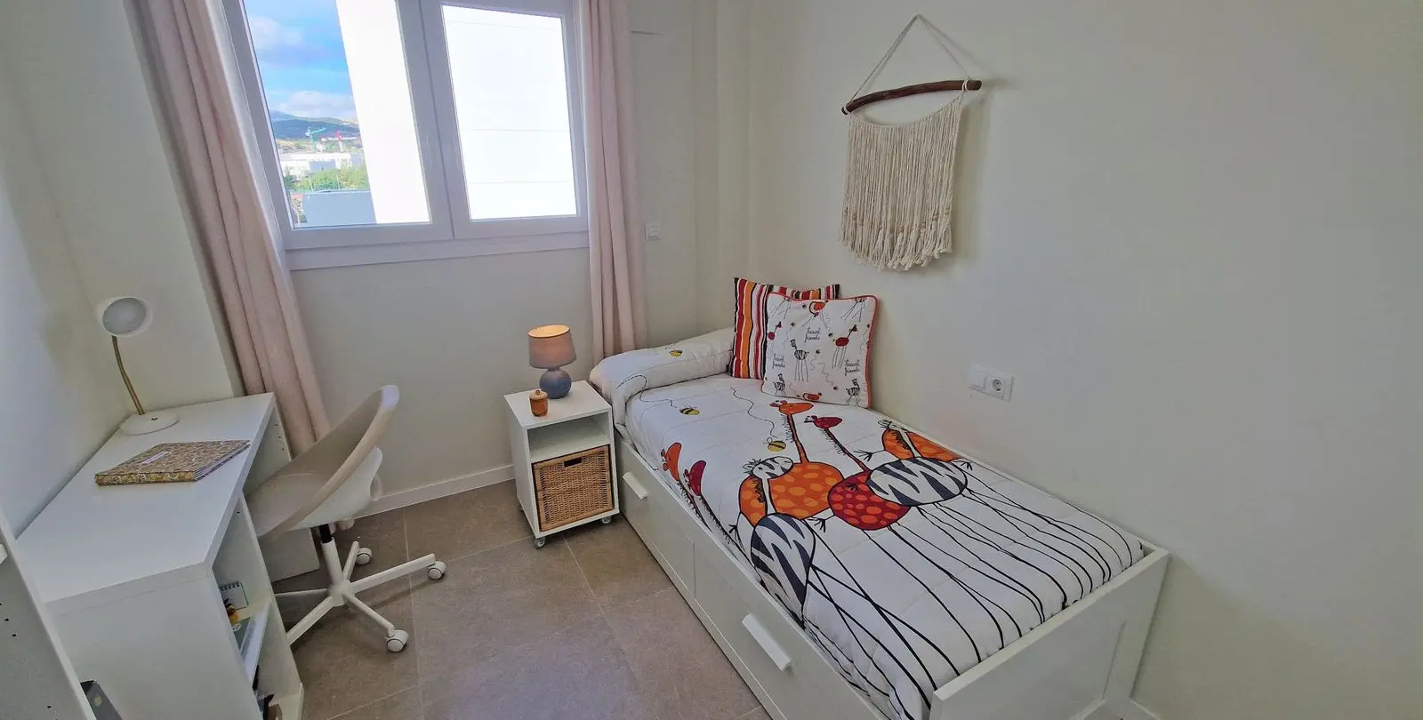 Sale of middle floor apartment in Estepona 11