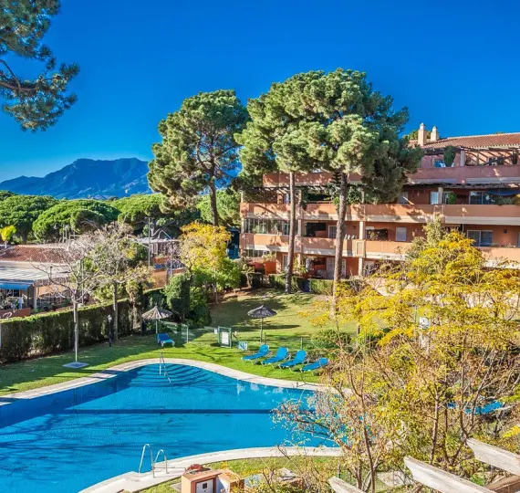 Продажа апартаментов на среднем этаже в Elviria