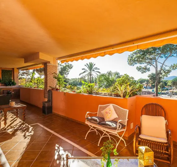 Продажа апартаментов на среднем этаже в Elviria