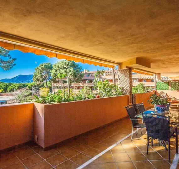 Продажа апартаментов на среднем этаже в Elviria