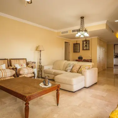 Sale of middle floor apartment in Elviria