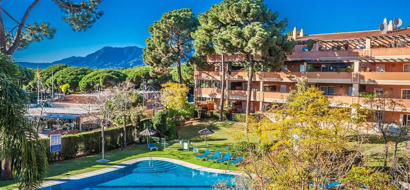Продажа апартаментов на среднем этаже в Elviria 0