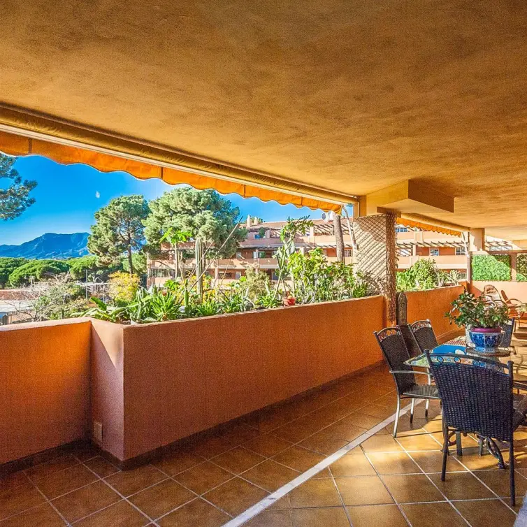 Продажа апартаментов на среднем этаже в Elviria