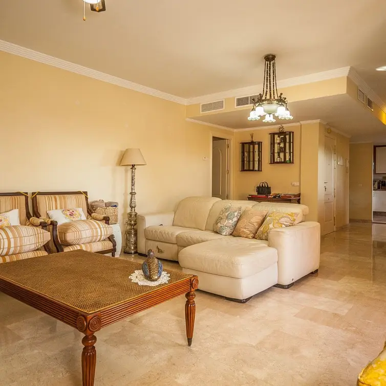 Продажа апартаментов на среднем этаже в Elviria