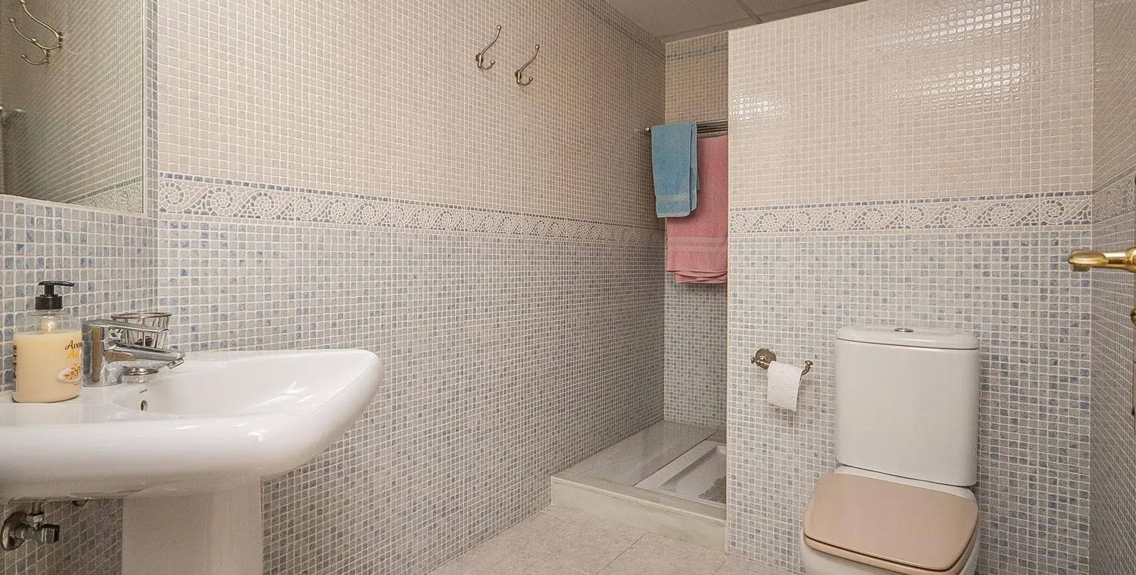 Sale of middle floor apartment in Elviria 11