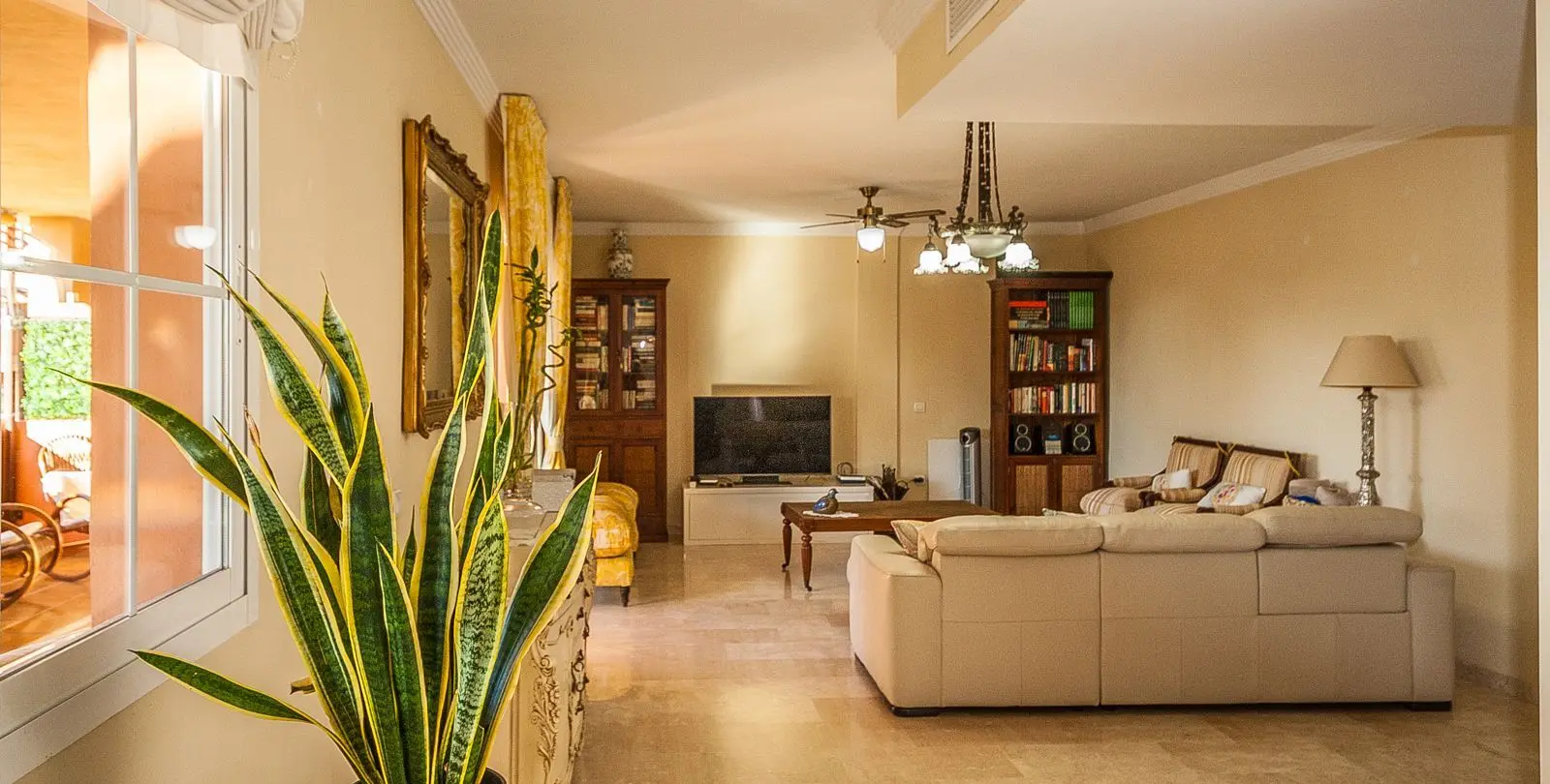 Sale of middle floor apartment in Elviria 14