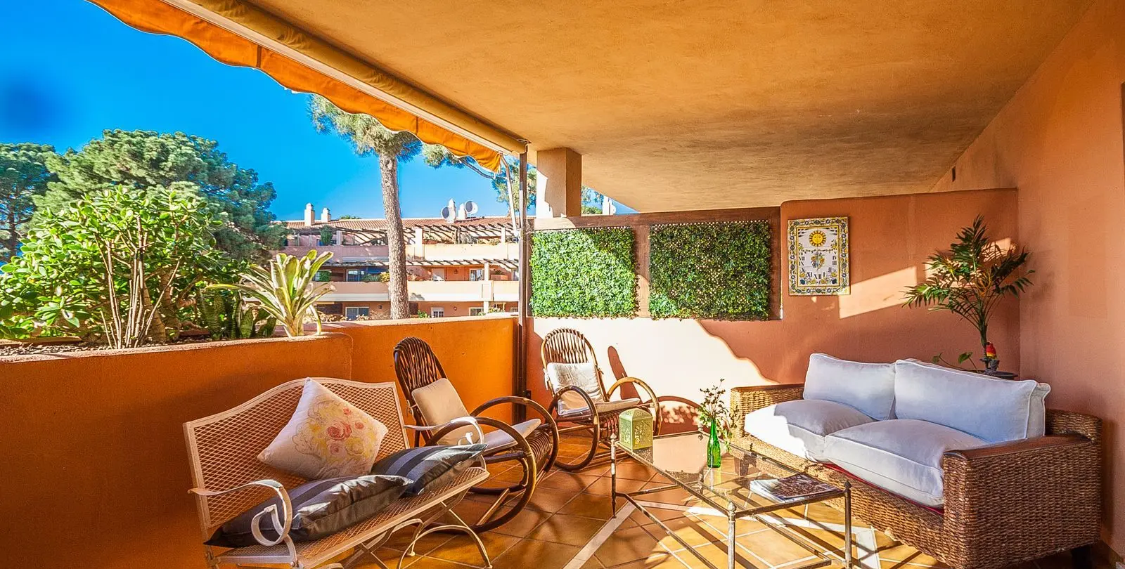 Sale of middle floor apartment in Elviria 16