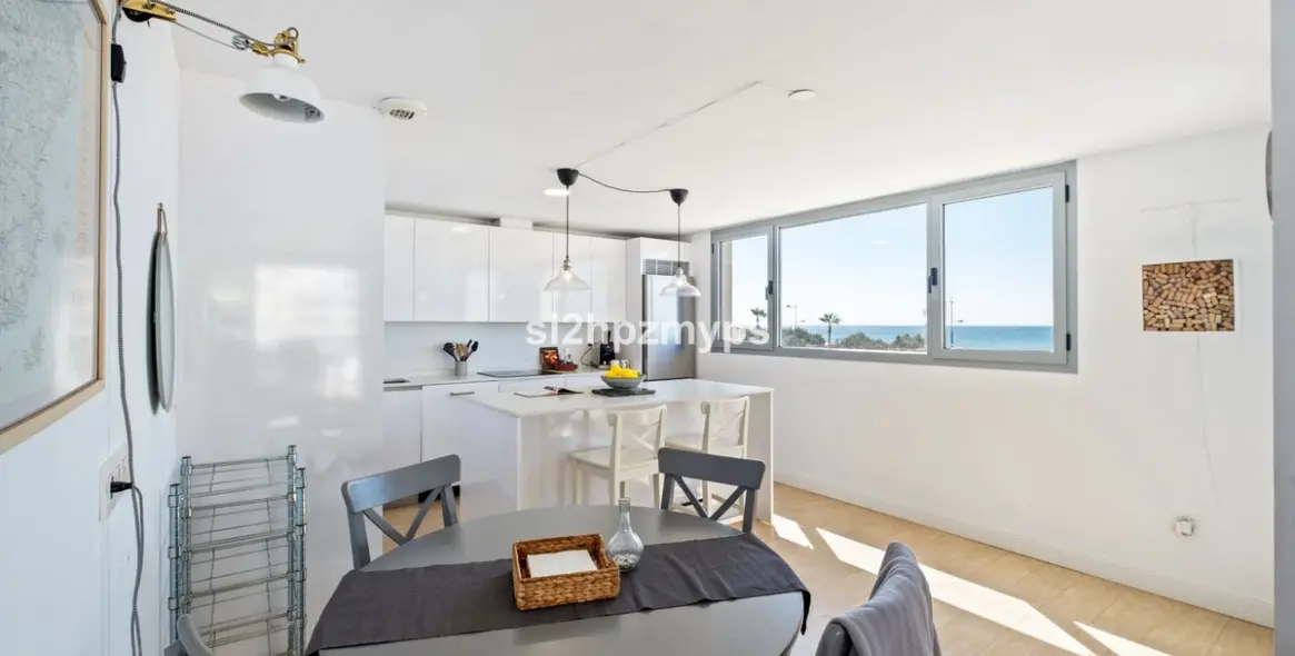 Sale of middle floor apartment in Torrox 10