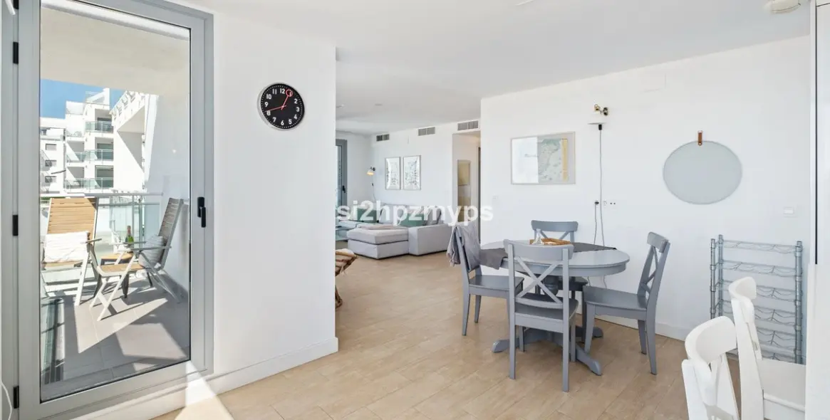 Sale of middle floor apartment in Torrox 12