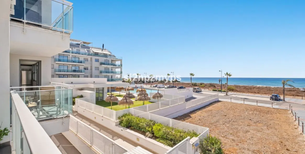 Sale of middle floor apartment in Torrox 14