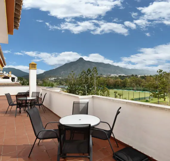 Sale of penthouse in Nueva Andalucía