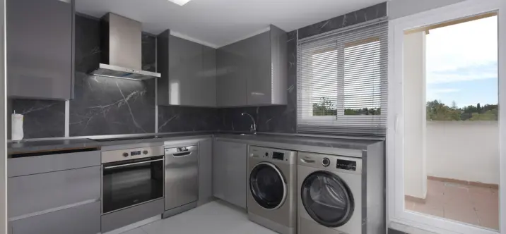 Sale of penthouse in Nueva Andalucía 1