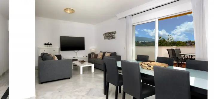 Sale of penthouse in Nueva Andalucía 2