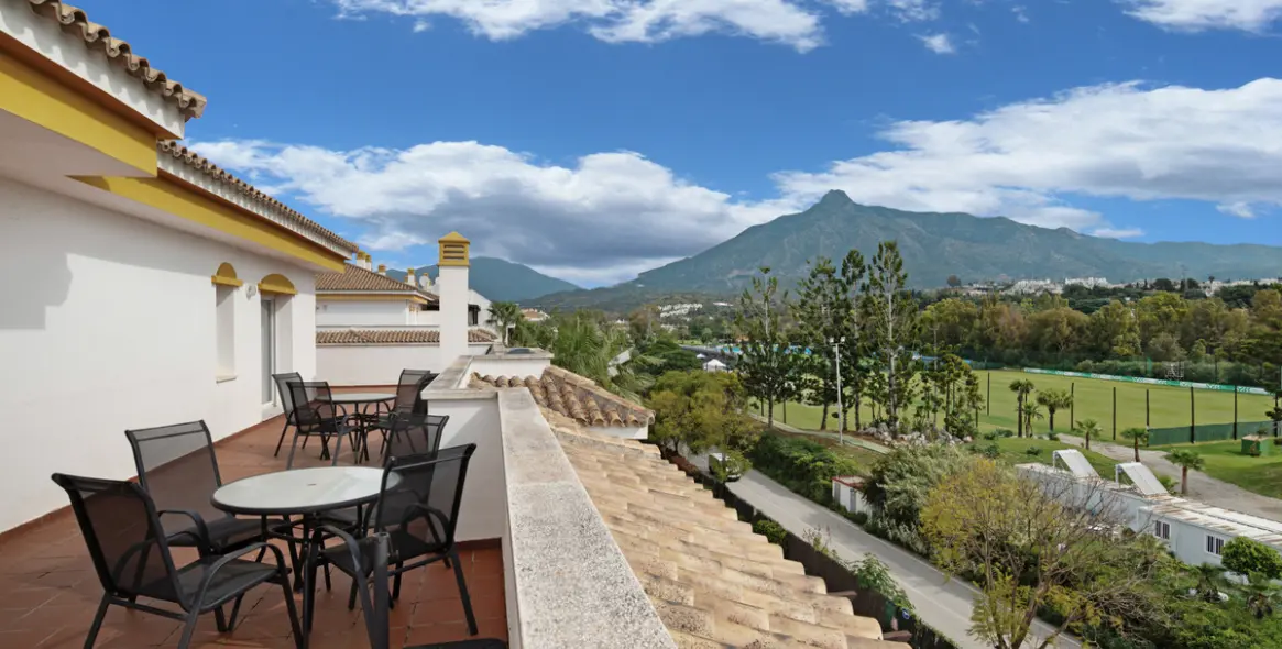 Sale of penthouse in Nueva Andalucía 5