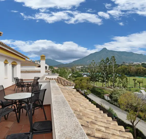 Sale of penthouse in Nueva Andalucía