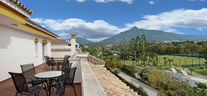 Sale of penthouse in Nueva Andalucía 4