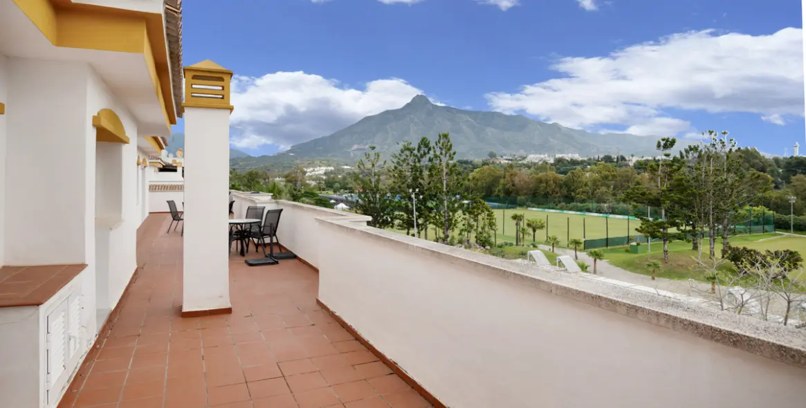 Sale of penthouse in Nueva Andalucía 6