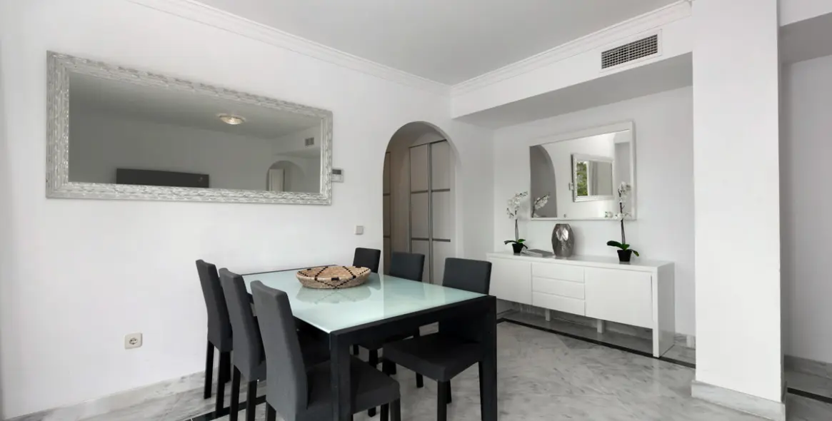 Sale of penthouse in Nueva Andalucía 10