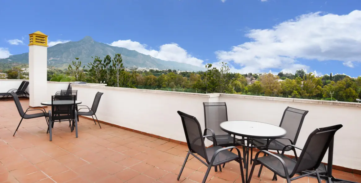 Sale of penthouse in Nueva Andalucía 12