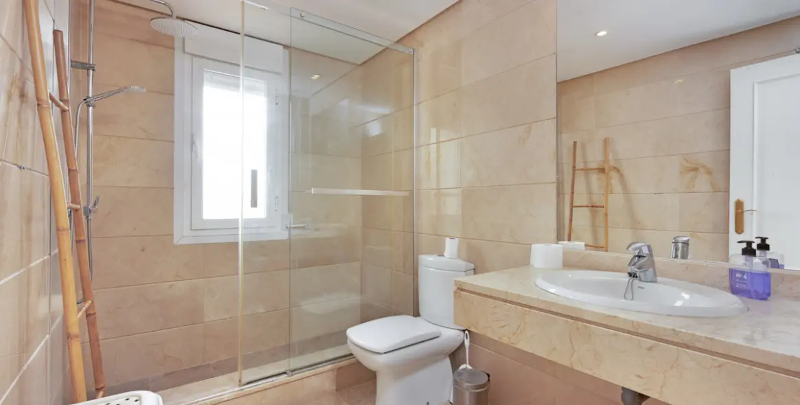 Sale of penthouse in Nueva Andalucía 18