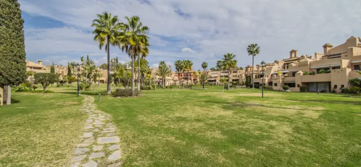 Sale of ground floor apartment in Atalaya 3